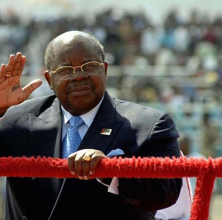 Benjamin William Mkapa katika shughuli ya umma