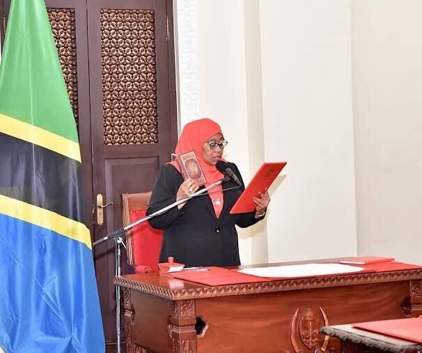Samia Suluhu Hassan akiwasili kwa ajili ya kuapishwa kuwa Rais tarehe 19 Machi 2021