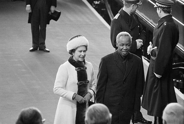 Malkia Elizabeth II na Mwalimu Nyerere London, 18 Novemba 1975