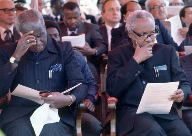 Kenneth Kaunda na Mwalimu Nyerere katika mazishi ya Jomo Kenyatta, 31 Agosti 1978