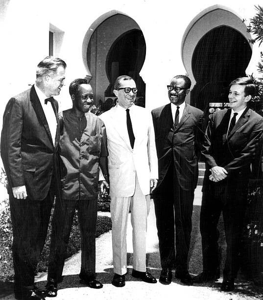 Mwalimu Nyerere akiwa na maafisa wa Marekani, 13 Aprili 1966