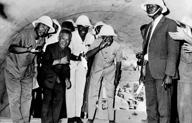 Kenneth Kaunda na Mwalimu Nyerere wakitembelea handaki la reli, 10 Agosti 1973