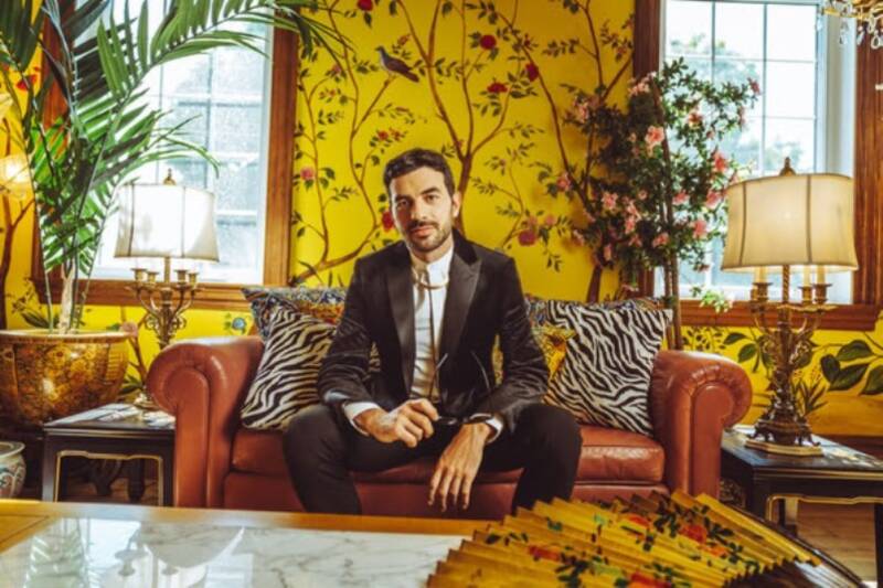 Photo promotionnelle du pianiste Français Simon Denizart.