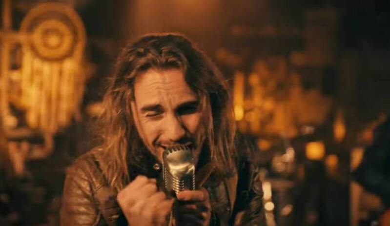 Image extraite du clip de "Snake". Le nouveau single du groupe Circle Of Mud.