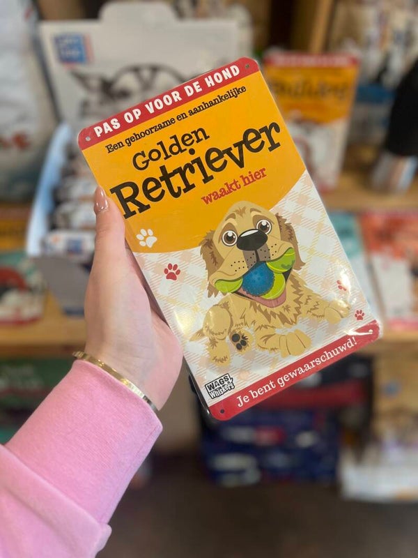 Wags & whiskers - golden retriever