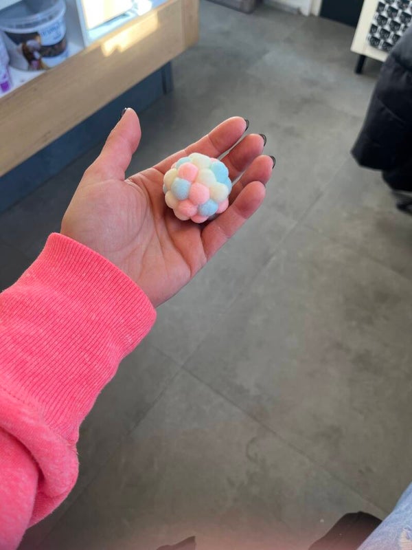 Blije pootjes - gekleurde bal