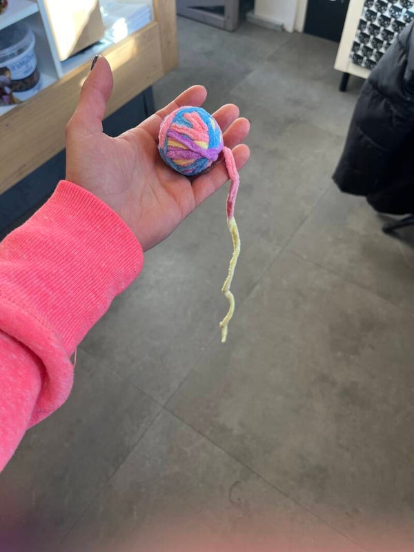 Blijepootjes - gekleurde bal met touw