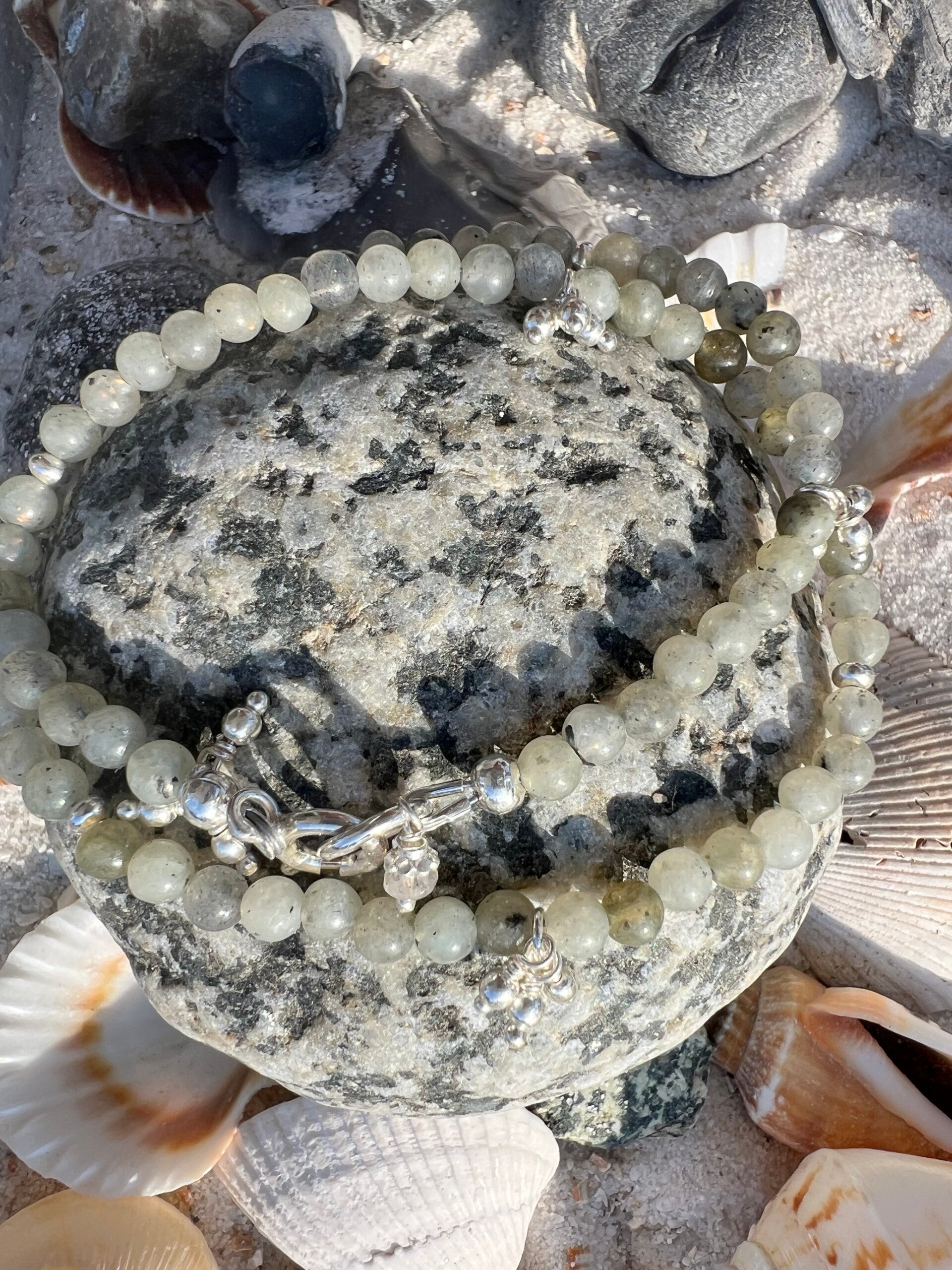 Grauer Labradorit Armband