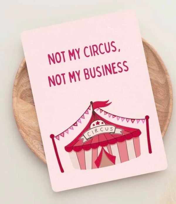 Postkarte „Not My Circus, Not My Business“ – Design von Lilly Braun