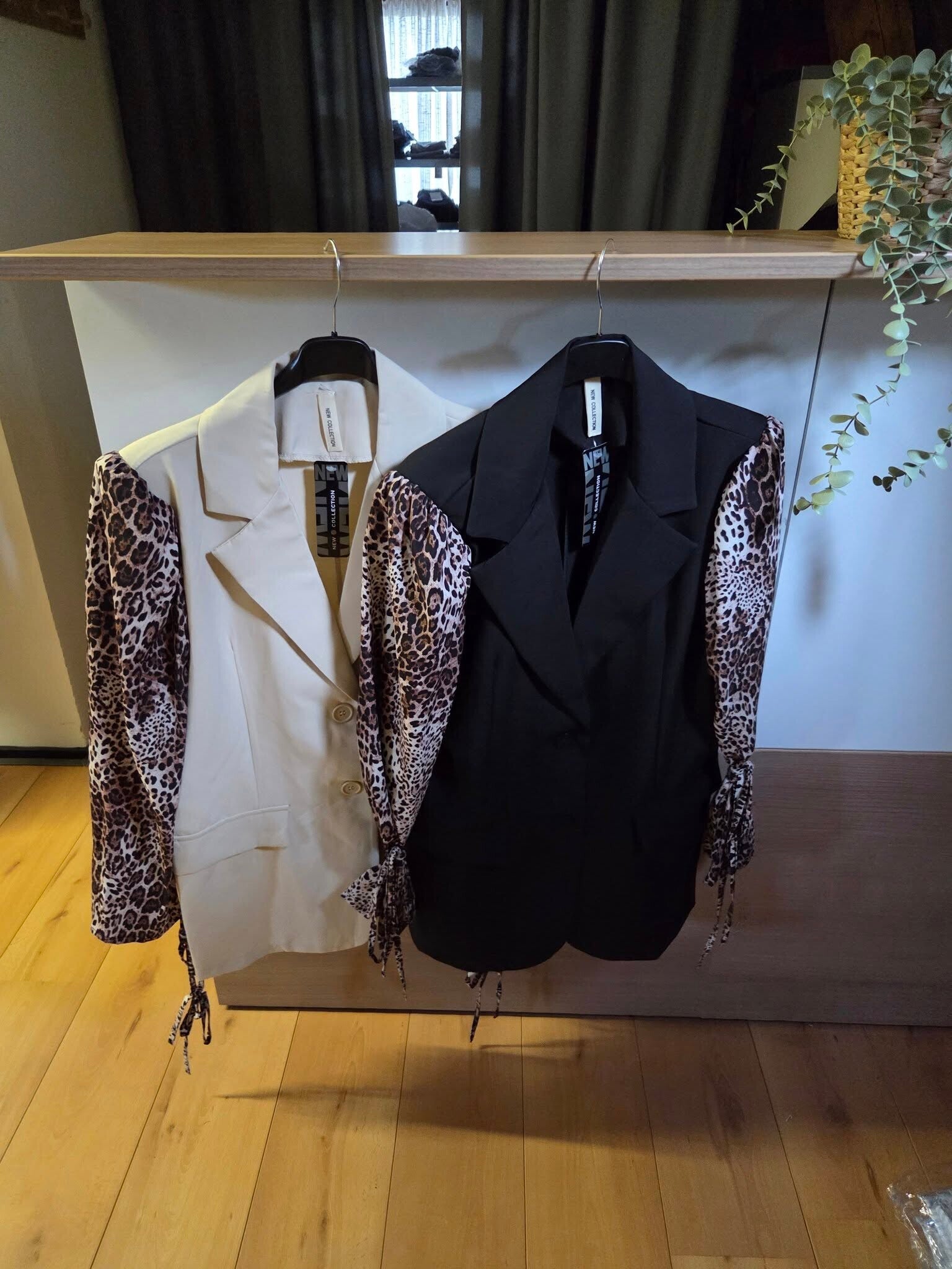 Blazer met lange tijgerprint mouw