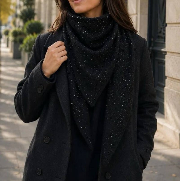 Triangle noir avec détails strass