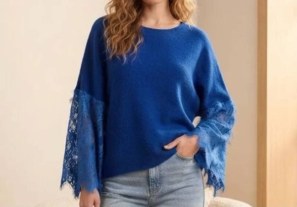 Pull loose avec empiècement en dentelle