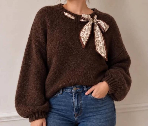 Pull chocolat foulard
