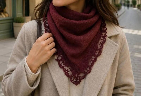 Echarpe triangle dentelle bordeaux