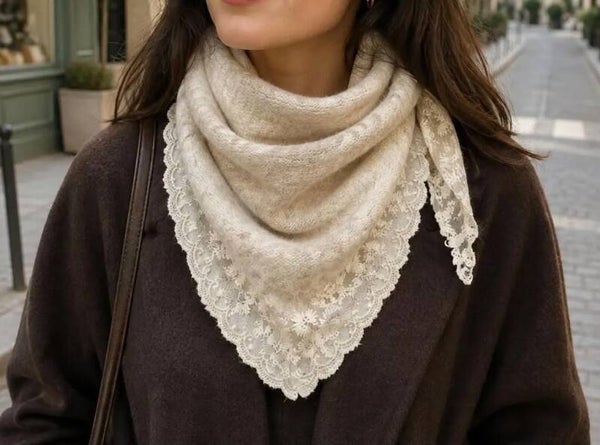 Echarpe triangle dentelle beige