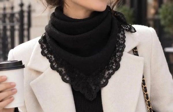 Echarpe triangle dentelle beige