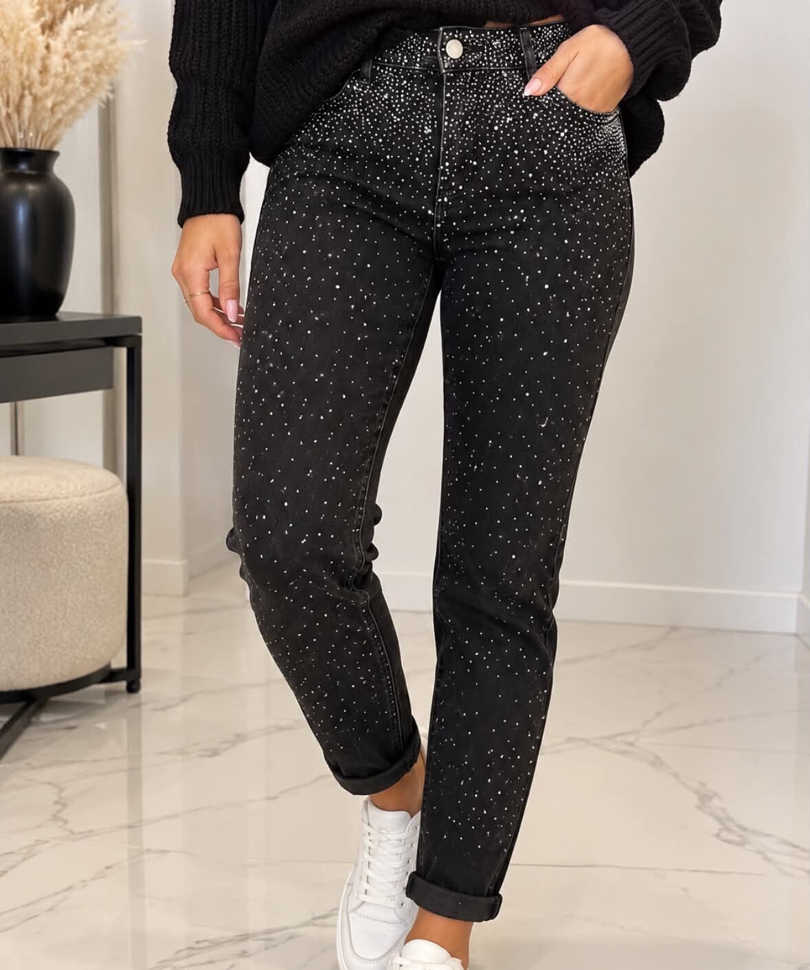 Jeans mom noir à strass