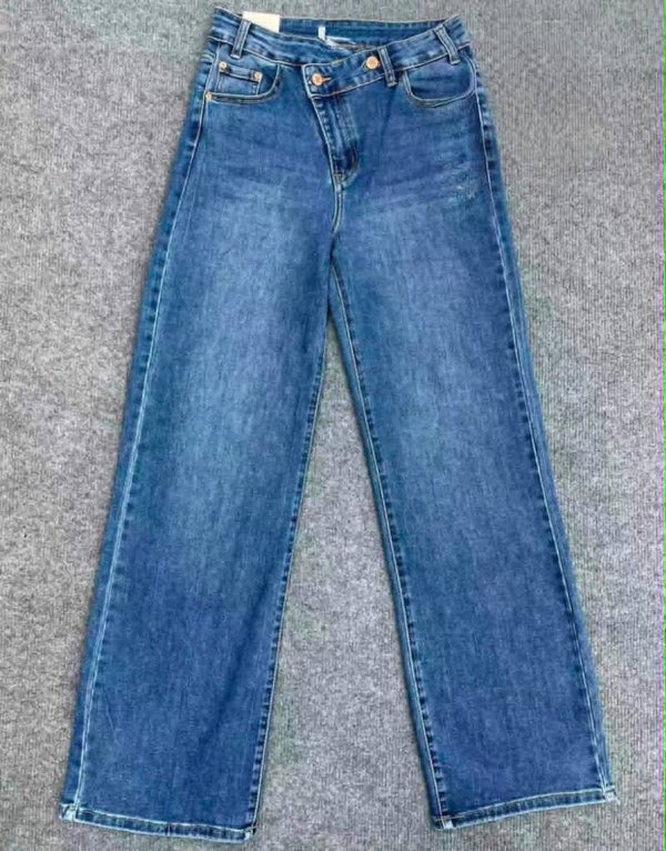 Jeans bouton asymétrique
