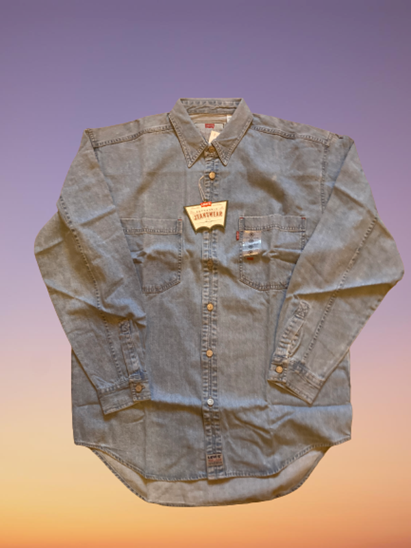 New Levi's Denim Button Up Shirt size M.