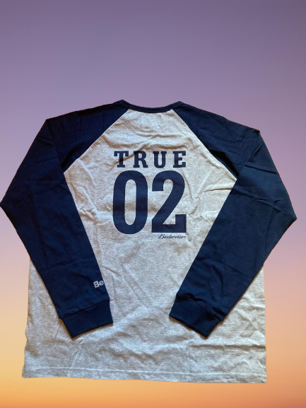 Rare 2002 Bench x Budweiser long Sleeve Size XL.