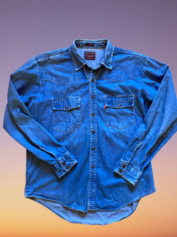 Vintage Levi's 90's '(Made in Korea) Button Up Shirt size XL.
