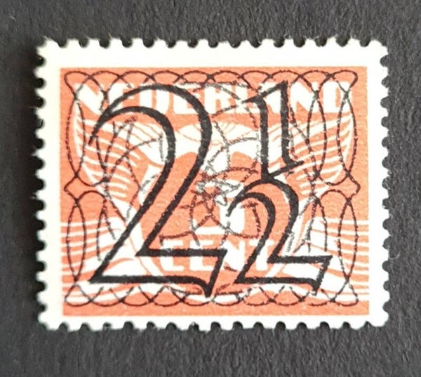 NVPH 356 ONGESTEMPELD