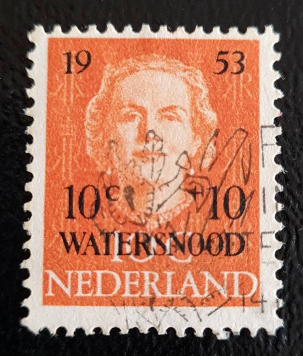 NVPH 601 GESTEMPELD