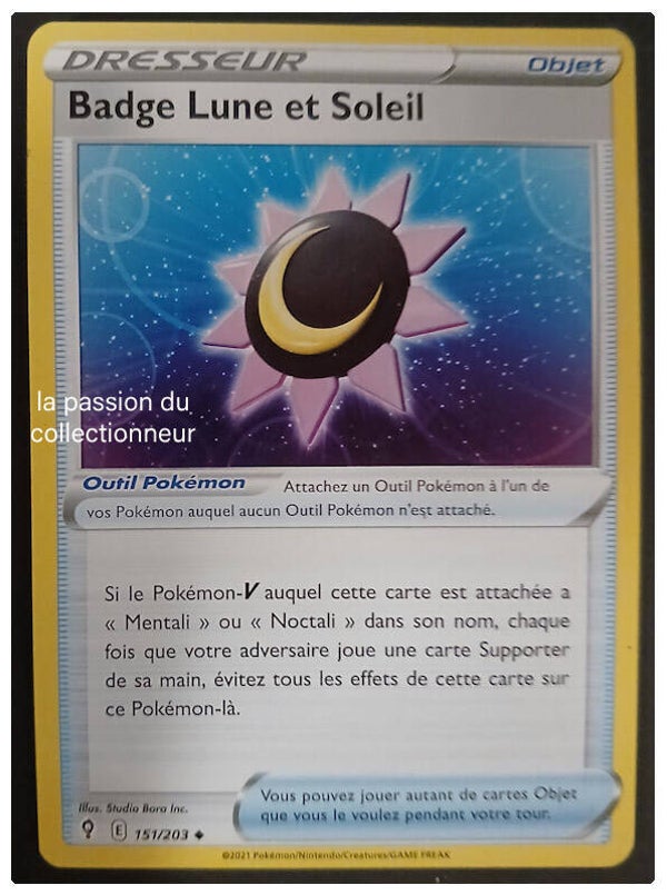 Carte pokémon du Badge Lune et Soleil 151/203