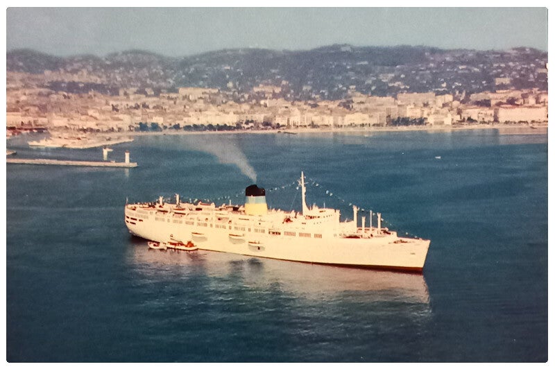 Bateaux Queen Anna Maria avec publicité médical