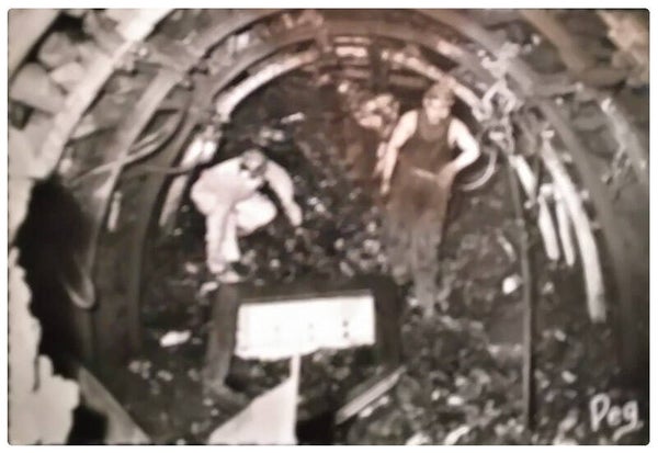 Carte postale galerie en creusement