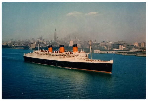 Bateaux Queen mary avec publicité médical