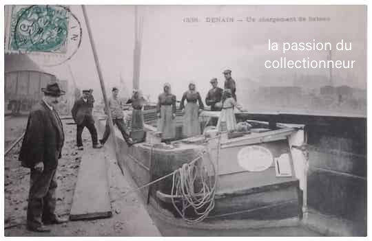 Carte postale de Denain un chargement de bateau
