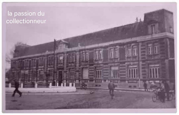 Carte postale de Denain les grands bureaux des forges