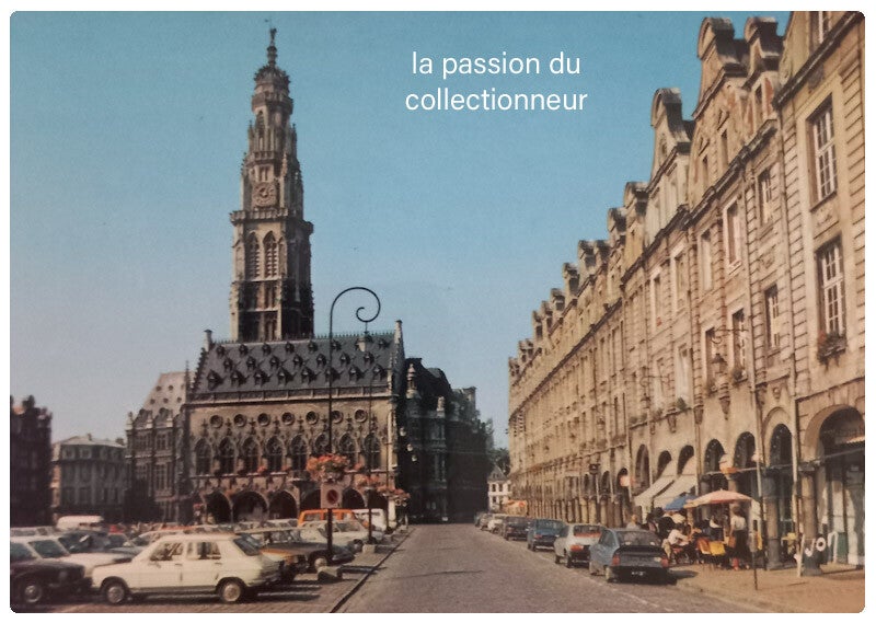 Arras la petite place et l'hôtel de ville