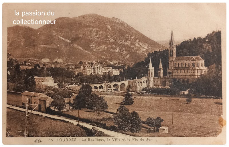 Lourdes la basilique, la ville et le pic du jer