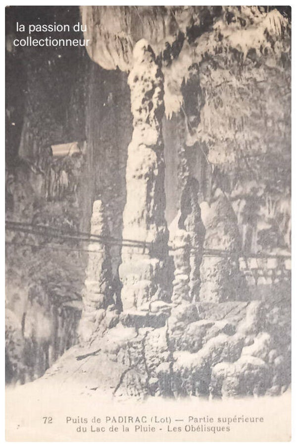 Padirac partie supérieure du lac de la pluie les obélisques