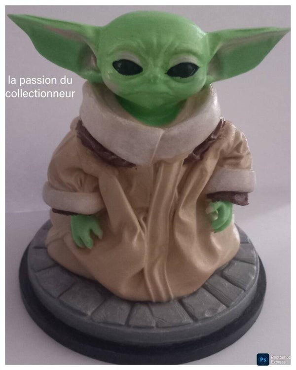 Figurine de Bébé Yoda 3d  hauteur 15 cm peinture fait main