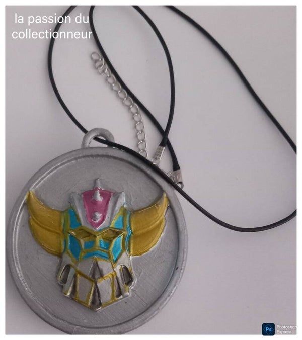 Pendentif goldorak peint à la main