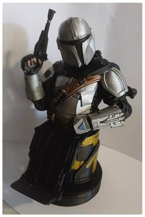 Support telephone mandalorian peint à la main