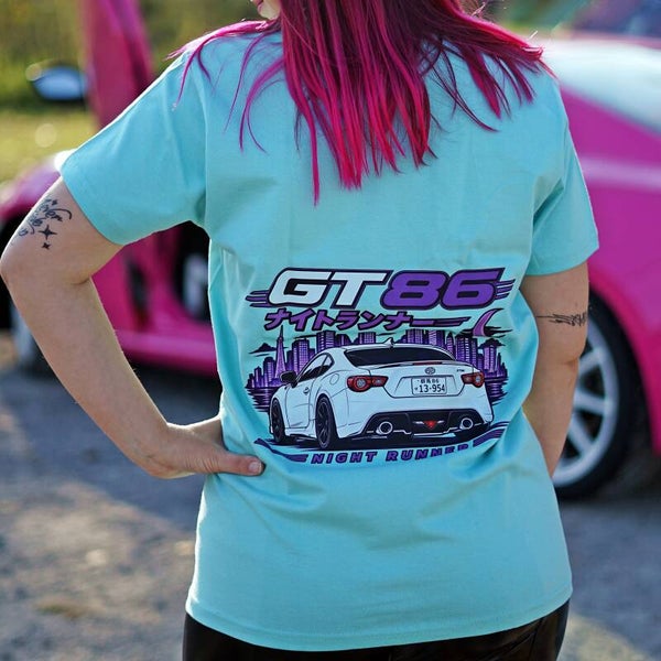 GT86 Night Runner – JDM Japan Style T-Shirt (mint oder lila)