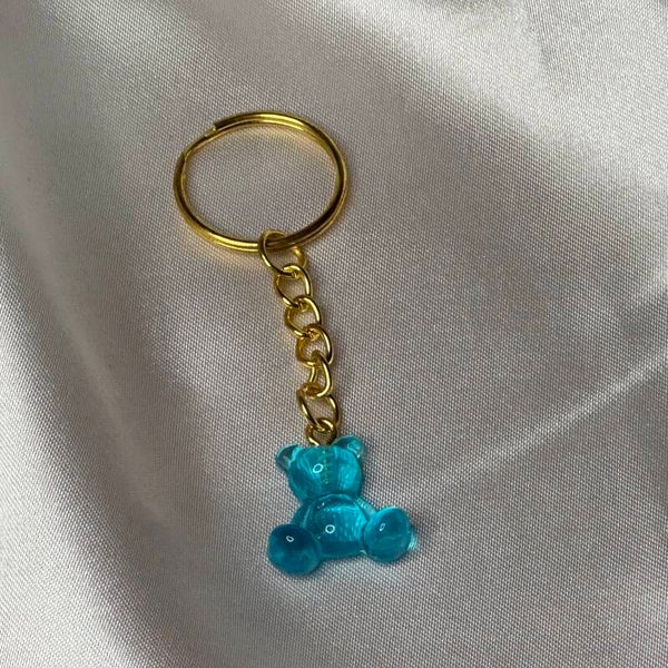 Resinschlüsselanhänger kleiner Teddy in blau mit goldenem Schlüsselring