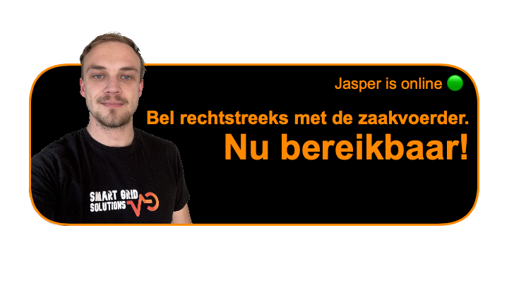 Een persoon die op gsm het contactformulier van Smartgrid Solutions invult.