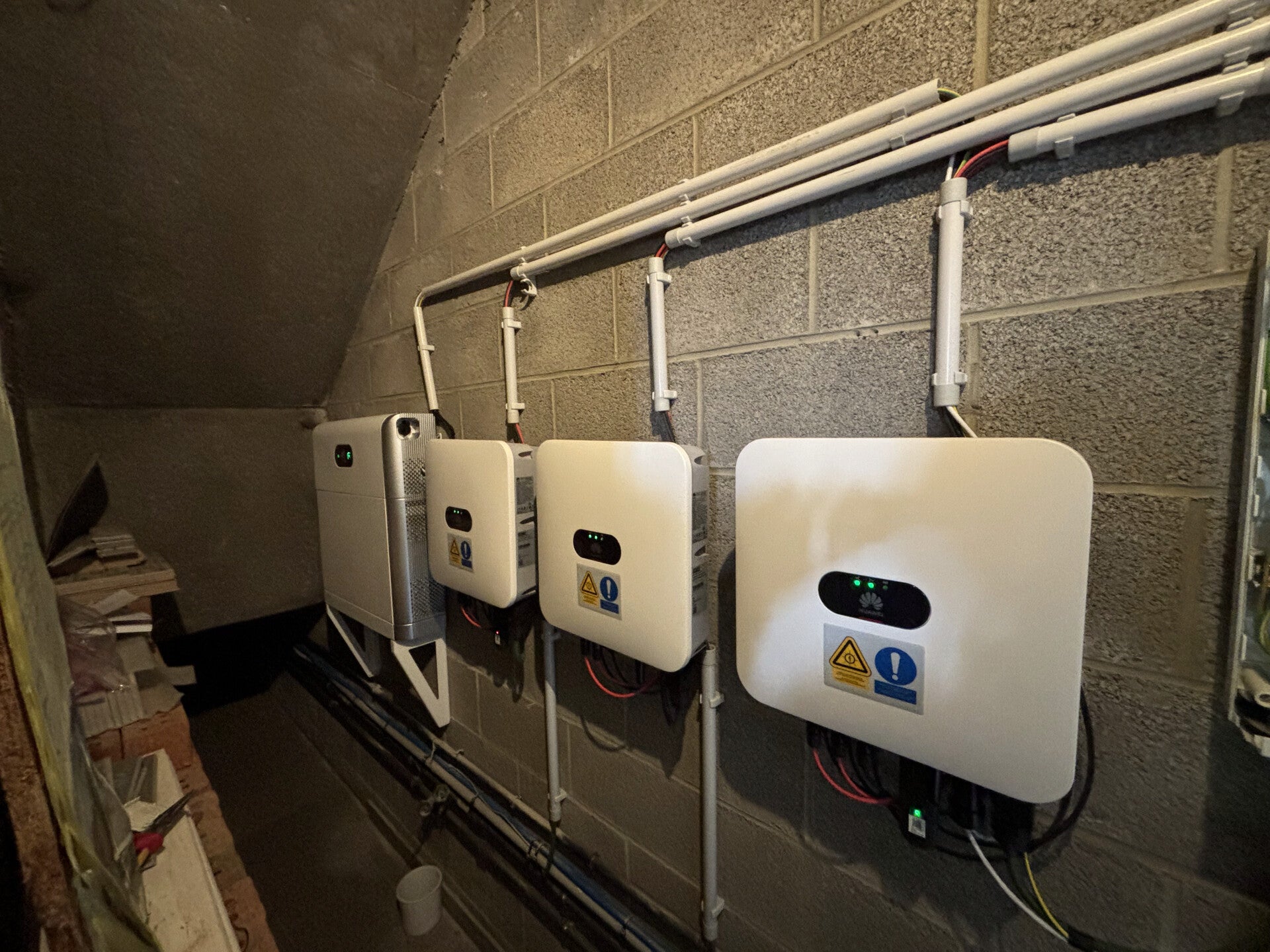 Omvormers drie-fase &amp; thuisbatterij 5kWh