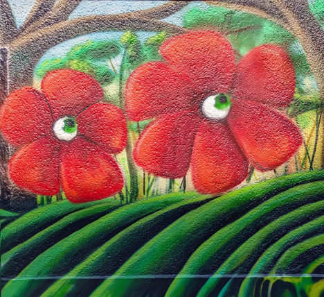 Detailaufnahme von zwei farbenfrohen Blumen als StreetArt-Wandbild – Köln
