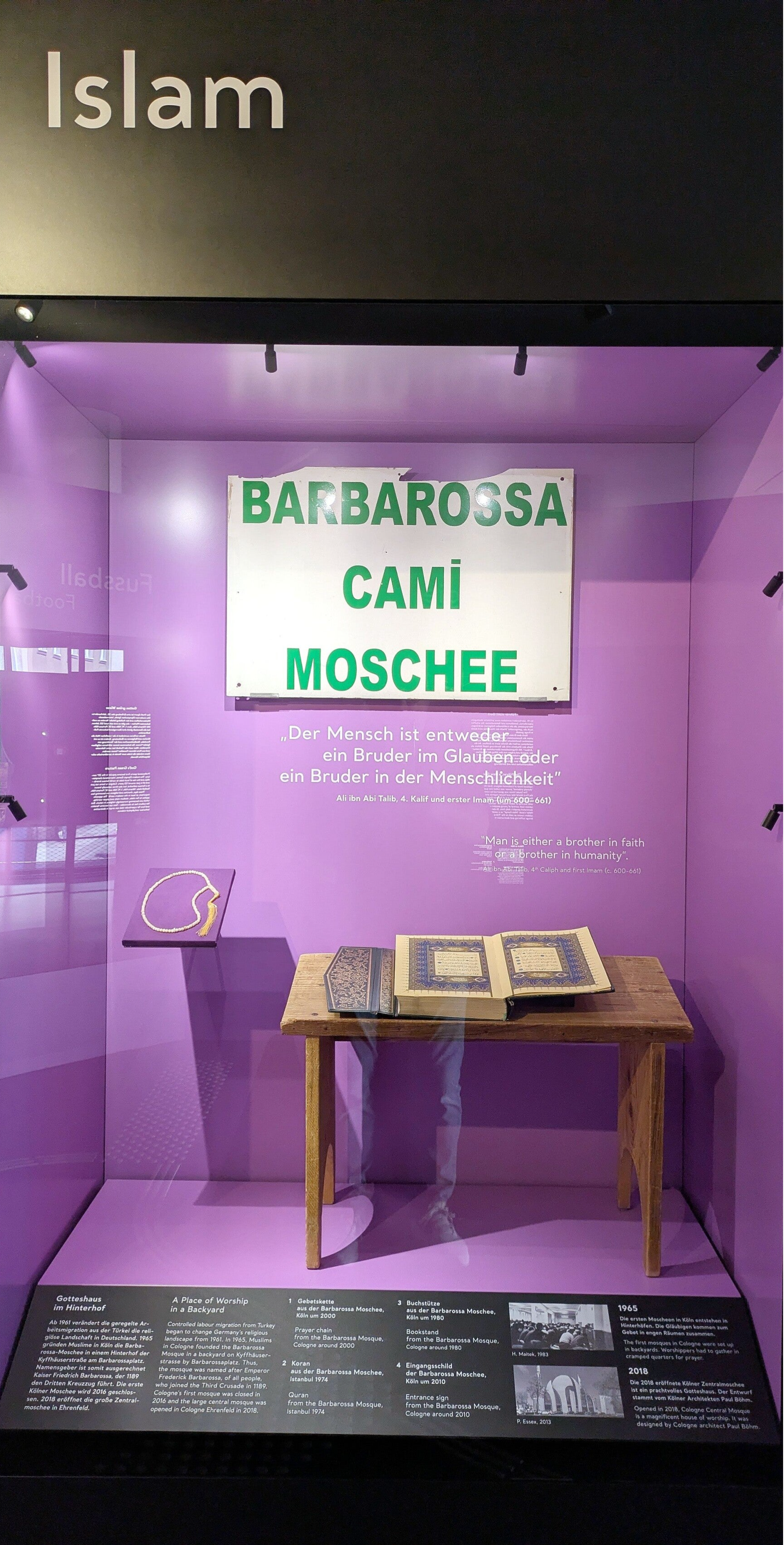 Glasvitrine mit Schätzen aus dem Islam im Kölschen Stadtmuseum