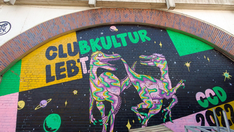 Farbiges Wandbild unter der Bahntrasse – Ehrenfelder StreetArt