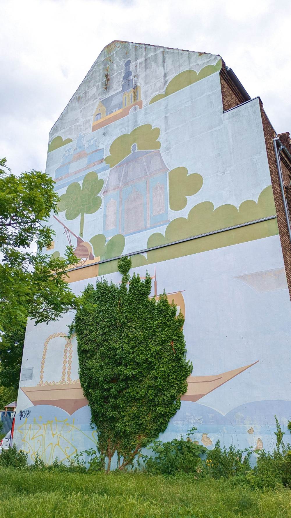 Wandbemalung mit bunten geometrischen Zeichen – Köln-Mülheim