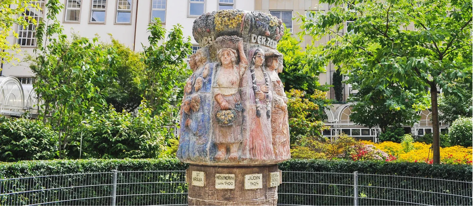Ein wunderbarer Blick auf den Frauenbrunnen in Köln mit bunten Farben