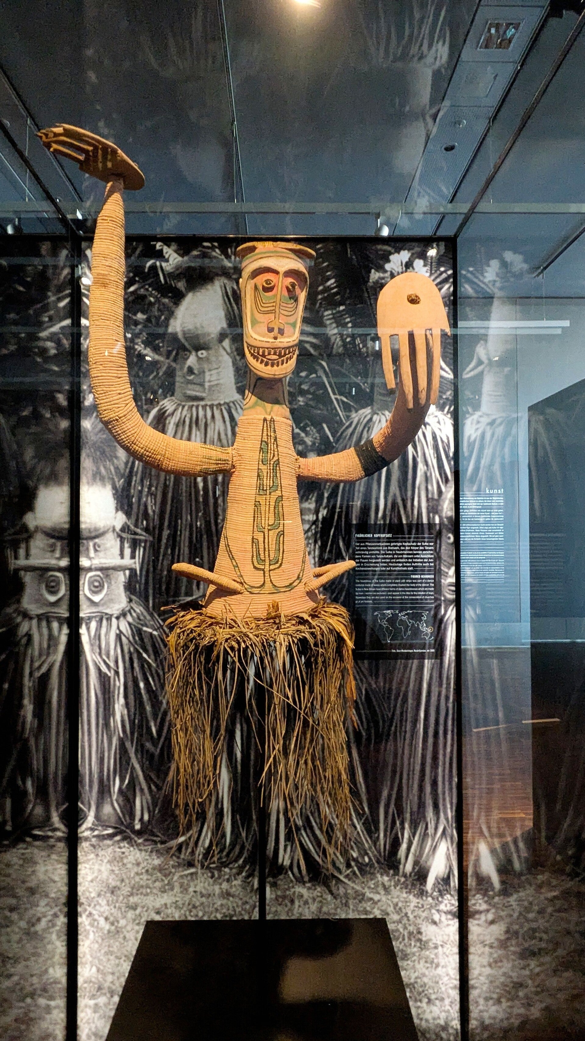 Skulptur einer Holzfigur aus Melanesien.