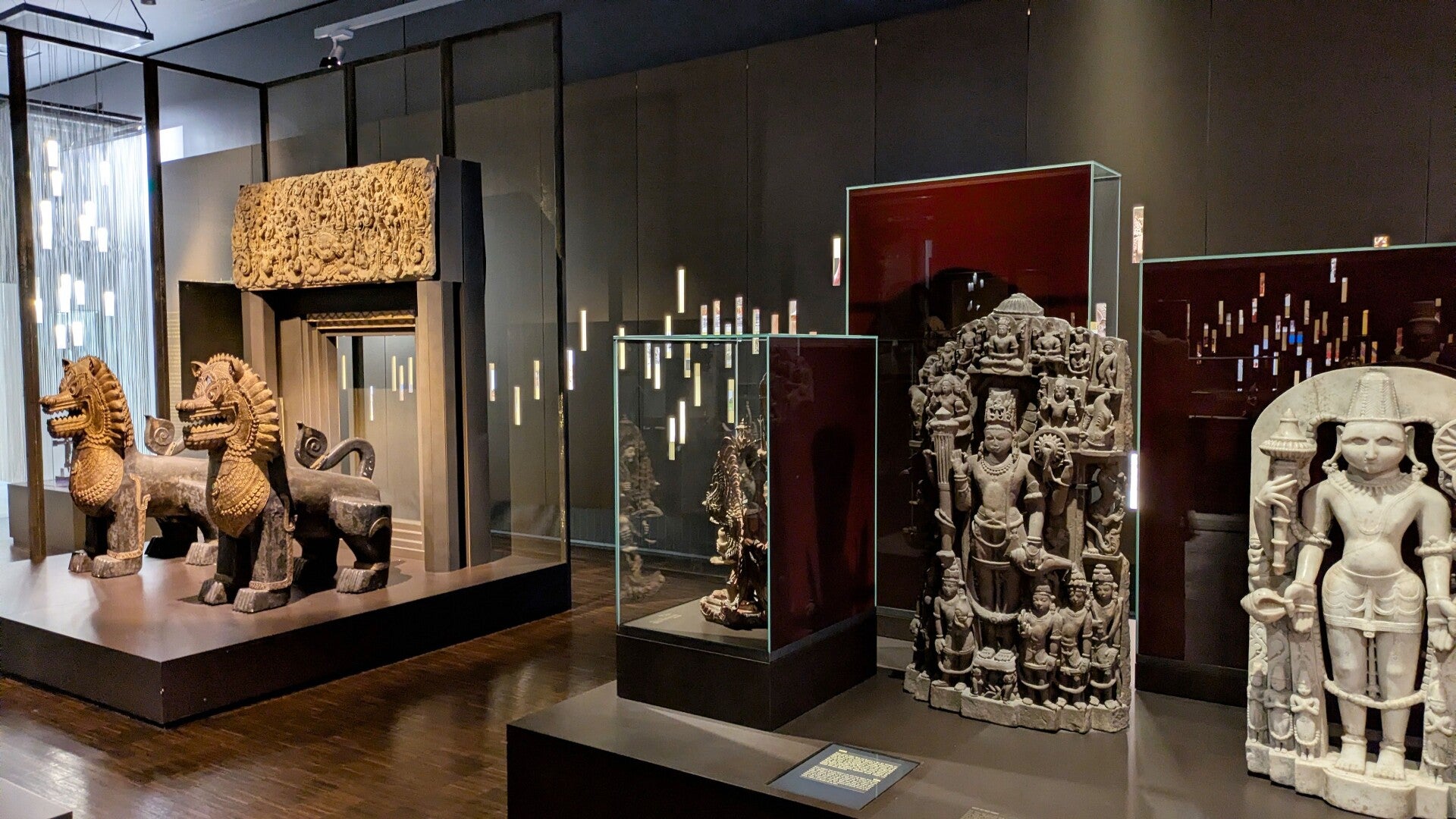 Kulturelle Symbole des Hinduismus und Buddhismus.